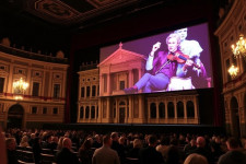 Лучшие спектакли в Санкт-Петербурге: от драмы до комедии — куда пойти и что ждать