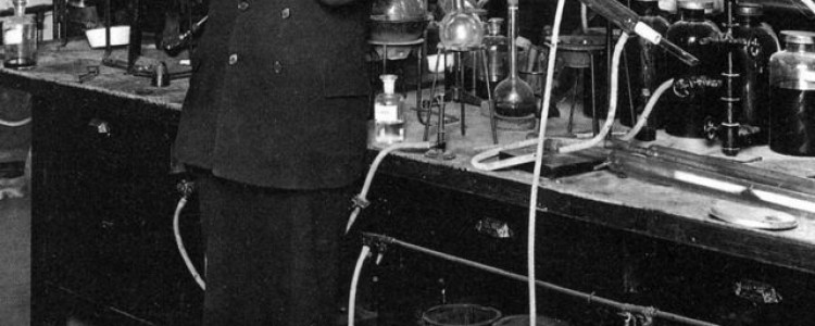 Лео Хендрик Бакеланд биография. Химик и изобретатель, изобрёл фотобумагу (1893) и бакелит (1909) — первую недорогую и негорючую пластмассу универсального применения