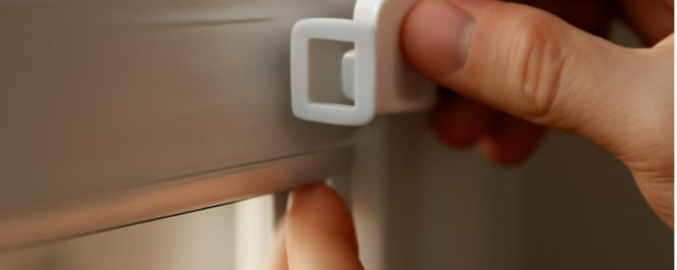 Установка жалюзи на пластиковые окна: простые способы для вашего комфорта