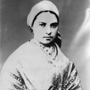 Бернадетта Субиру биография. Католическая святая, известна благодаря тому, что по её уверениям, ей являлась Дева Мария